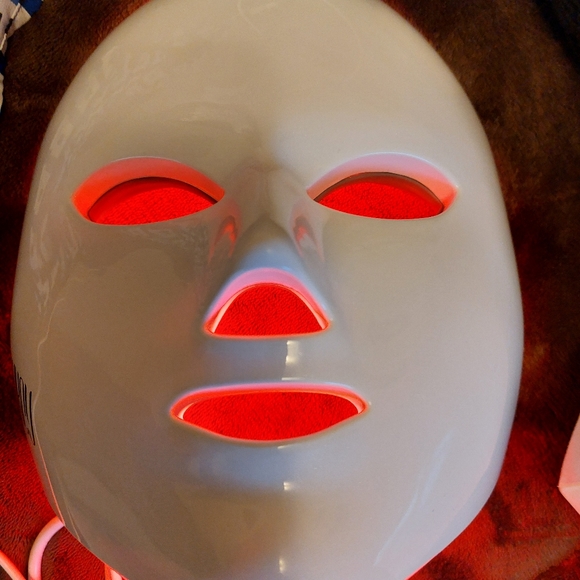 Beauty LED Mask - Picture 3 of 5